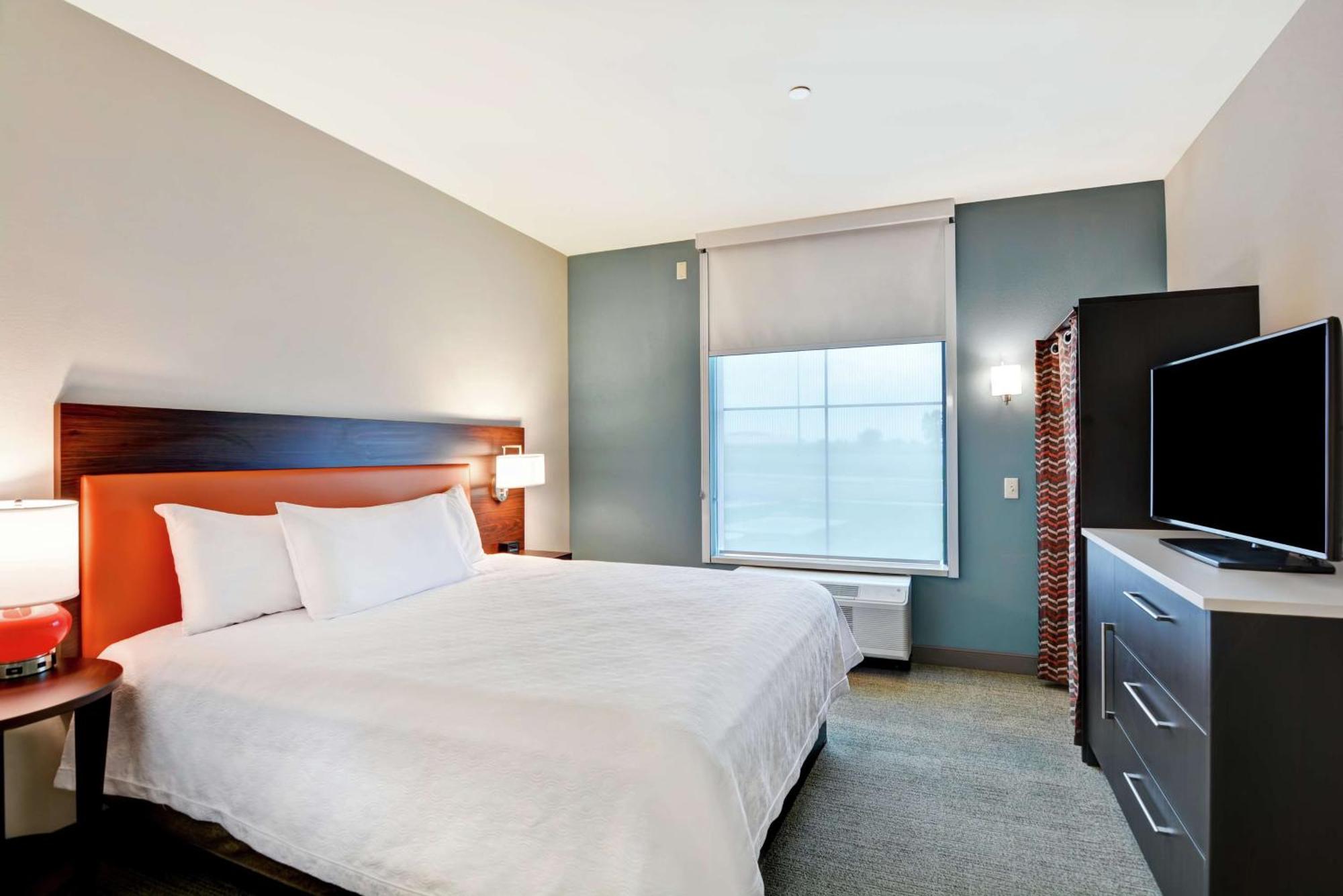 Hotel Home2 By Hilton Huntsville Airport 3*