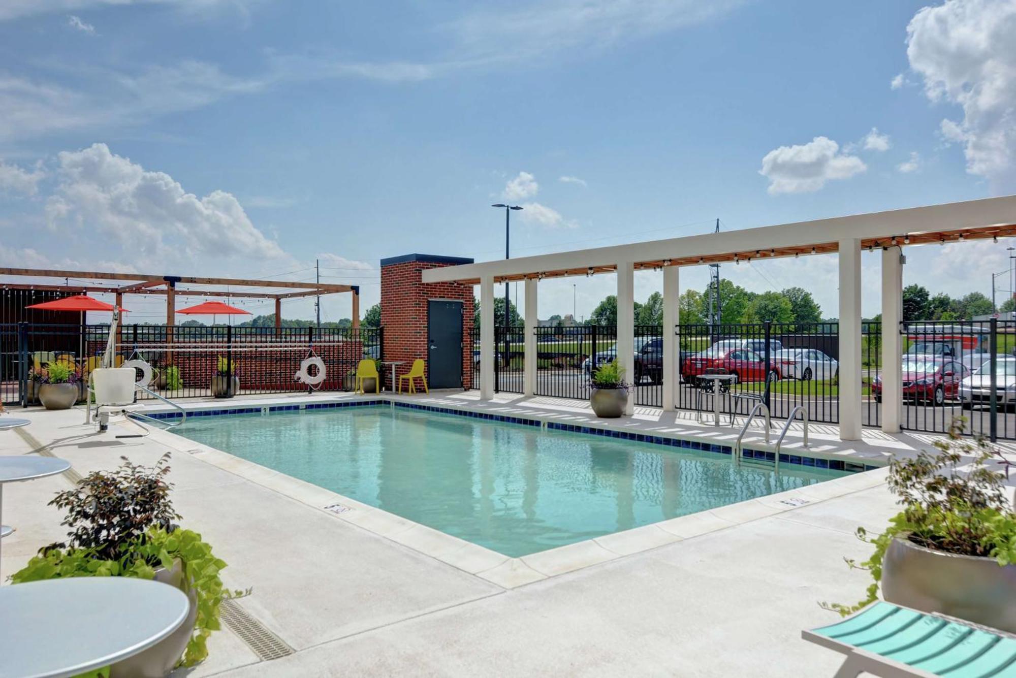 Home2 By Hilton Huntsville Airport 3*
